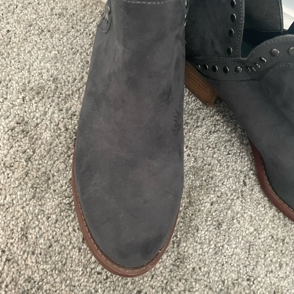 Suede, studded slate blue ankle boot with zipper closure. Size 7.5 GUC - Picture 2 of 8